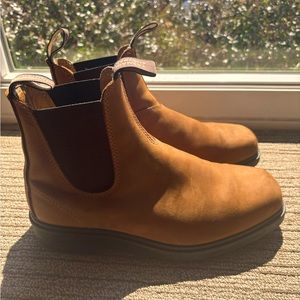 Blundstone Women’s Dress Chelsea Boot - Saddle Brown - Size 10.5